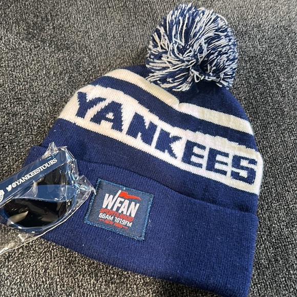 NY Yankee Stadium PomPom Beanie Hat - Picture 2 of 13